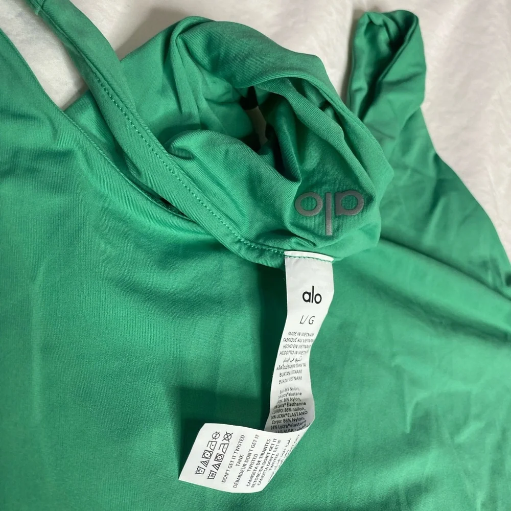 ALO Yoga Two-Piece Active Set in Mint Green Sz L - Picture 9 of 13